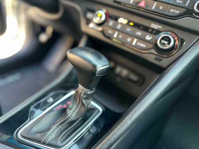 Кіа Niro 2017 у Києві на Automoto.ua Білий Кіа Niro, об'ємом двигуна 0 л та пробігом 75 тис. км за 10500 $, фото 9 на Automoto.ua