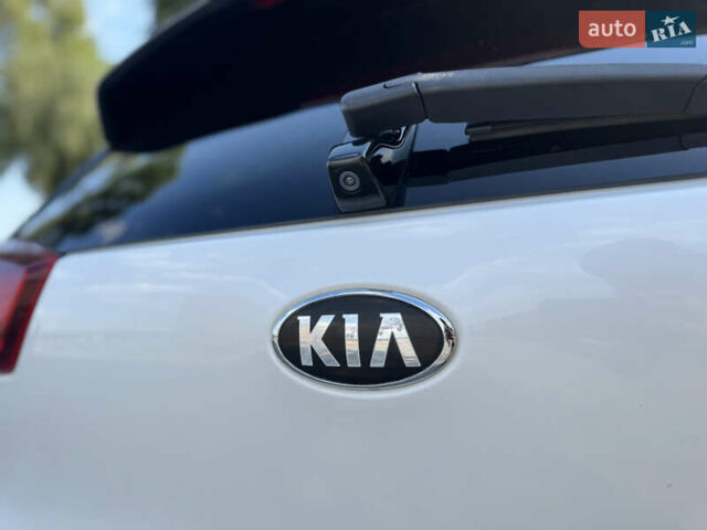 Белый Киа Niro, объемом двигателя 1.6 л и пробегом 160 тыс. км за 15400 $, фото 19 на Automoto.ua