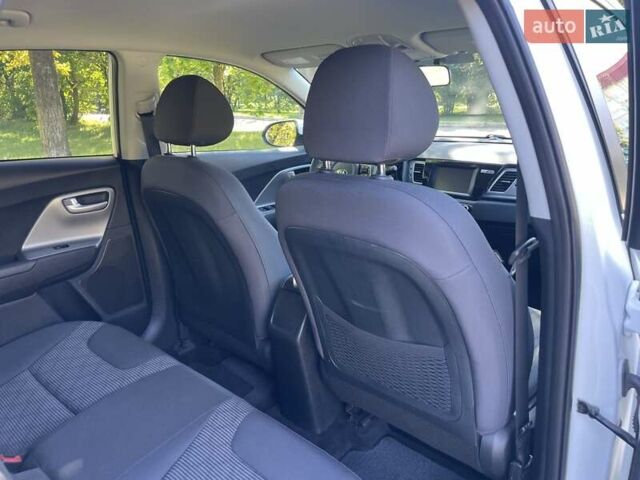 Белый Киа Niro, объемом двигателя 0 л и пробегом 182 тыс. км за 16700 $, фото 48 на Automoto.ua