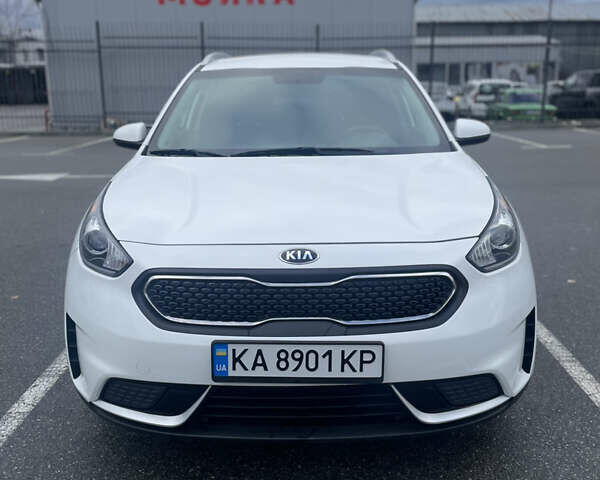 Білий Кіа Niro, об'ємом двигуна 1.58 л та пробігом 316 тис. км за 14800 $, фото 1 на Automoto.ua