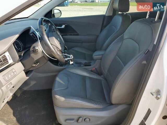 Белый Киа Niro, объемом двигателя 1.58 л и пробегом 160 тыс. км за 3100 $, фото 6 на Automoto.ua