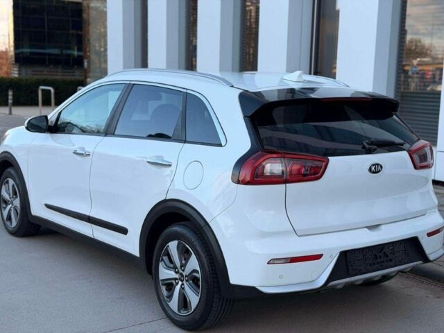 Білий Кіа Niro, об'ємом двигуна 1.6 л та пробігом 101 тис. км за 9000 $, фото 3 на Automoto.ua