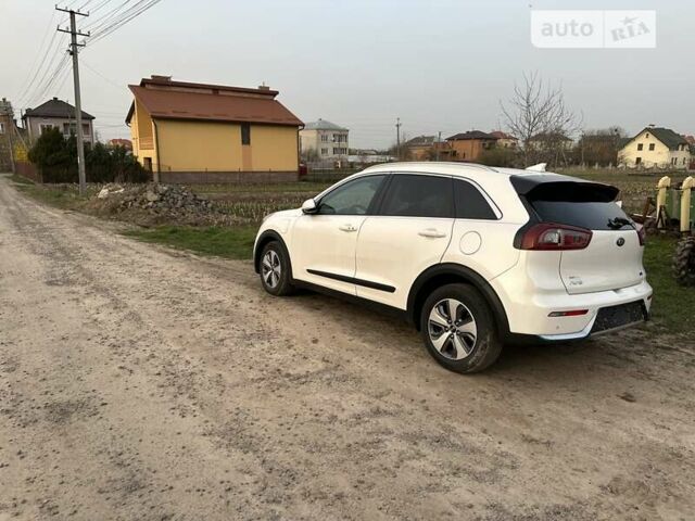 Білий Кіа Niro, об'ємом двигуна 1.58 л та пробігом 47 тис. км за 21900 $, фото 3 на Automoto.ua