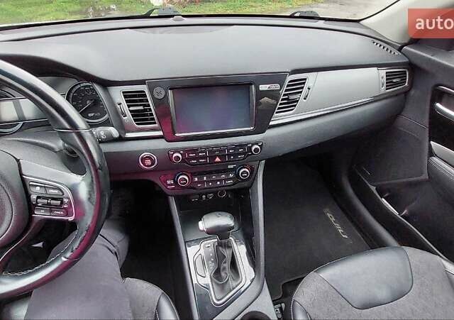Білий Кіа Niro, об'ємом двигуна 1.58 л та пробігом 182 тис. км за 19200 $, фото 11 на Automoto.ua