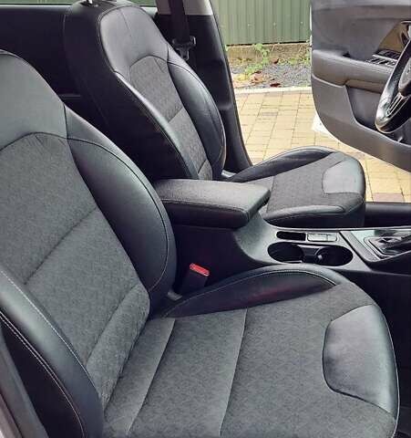 Білий Кіа Niro, об'ємом двигуна 1.58 л та пробігом 182 тис. км за 19200 $, фото 19 на Automoto.ua