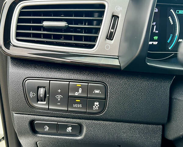 Белый Киа Niro, объемом двигателя 0 л и пробегом 137 тыс. км за 17999 $, фото 46 на Automoto.ua