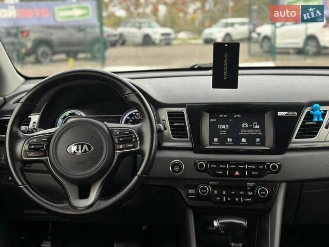 Білий Кіа Niro, об'ємом двигуна 1.58 л та пробігом 134 тис. км за 15999 $, фото 13 на Automoto.ua