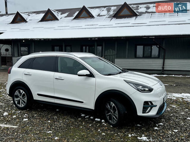 Белый Киа Niro, объемом двигателя 0 л и пробегом 137 тыс. км за 17999 $, фото 12 на Automoto.ua