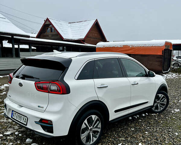 Белый Киа Niro, объемом двигателя 0 л и пробегом 137 тыс. км за 17999 $, фото 8 на Automoto.ua