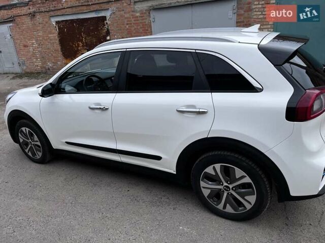 Білий Кіа Niro, об'ємом двигуна 0 л та пробігом 211 тис. км за 16400 $, фото 19 на Automoto.ua