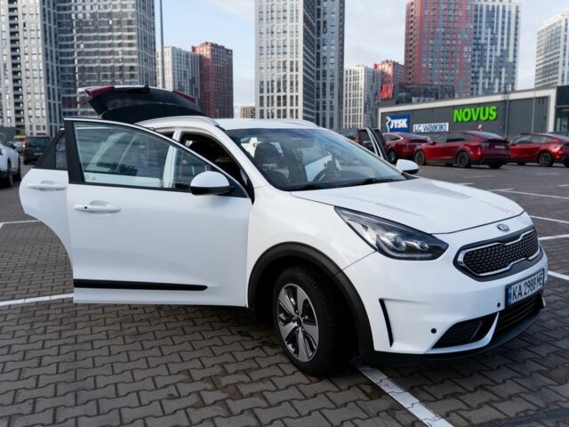 Белый Киа Niro, объемом двигателя 1.6 л и пробегом 161 тыс. км за 12500 $, фото 7 на Automoto.ua