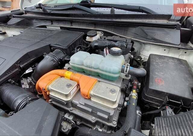 Білий Кіа Niro, об'ємом двигуна 1.58 л та пробігом 182 тис. км за 19200 $, фото 24 на Automoto.ua