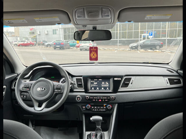 Белый Киа Niro, объемом двигателя 1.6 л и пробегом 184 тыс. км за 16300 $, фото 4 на Automoto.ua