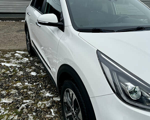 Белый Киа Niro, объемом двигателя 0 л и пробегом 137 тыс. км за 17999 $, фото 17 на Automoto.ua