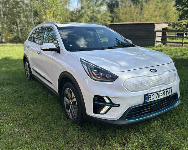 Білий Кіа Niro, об'ємом двигуна 0 л та пробігом 144 тис. км за 17300 $, фото 1 на Automoto.ua