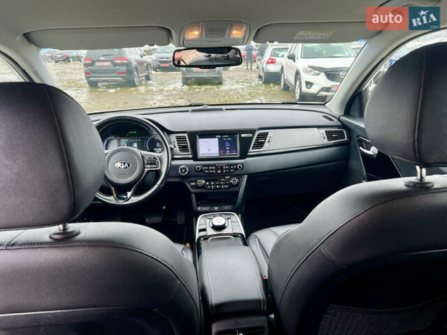 Белый Киа Niro, объемом двигателя 0 л и пробегом 137 тыс. км за 17999 $, фото 31 на Automoto.ua