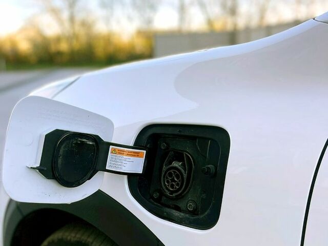 Білий Кіа Niro, об'ємом двигуна 1.6 л та пробігом 104 тис. км за 18200 $, фото 1 на Automoto.ua