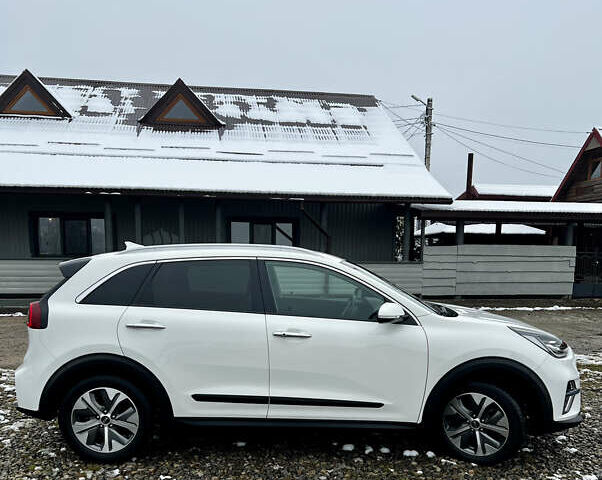 Белый Киа Niro, объемом двигателя 0 л и пробегом 137 тыс. км за 17999 $, фото 10 на Automoto.ua