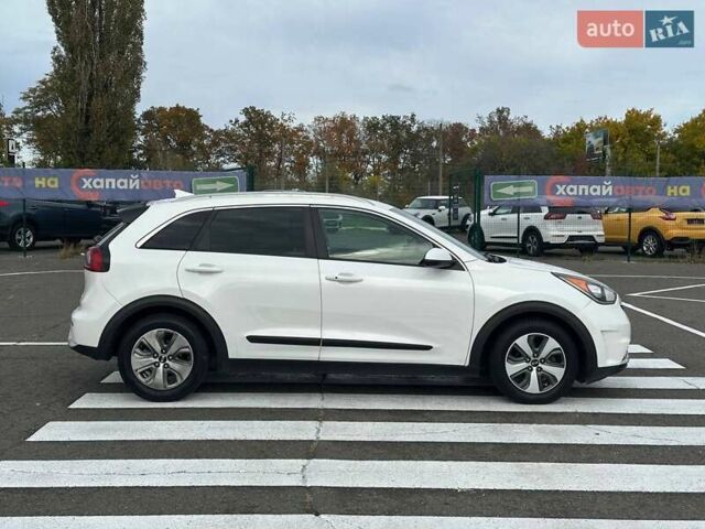 Білий Кіа Niro, об'ємом двигуна 1.58 л та пробігом 134 тис. км за 15999 $, фото 3 на Automoto.ua