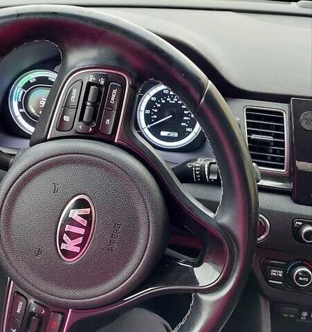 Білий Кіа Niro, об'ємом двигуна 1.58 л та пробігом 182 тис. км за 19200 $, фото 9 на Automoto.ua