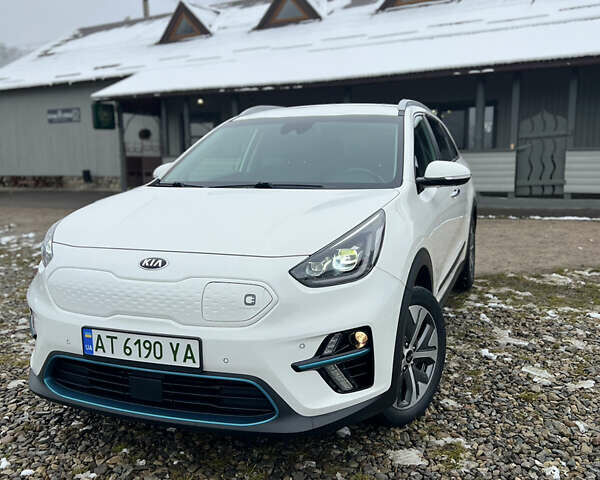 Белый Киа Niro, объемом двигателя 0 л и пробегом 137 тыс. км за 17999 $, фото 3 на Automoto.ua