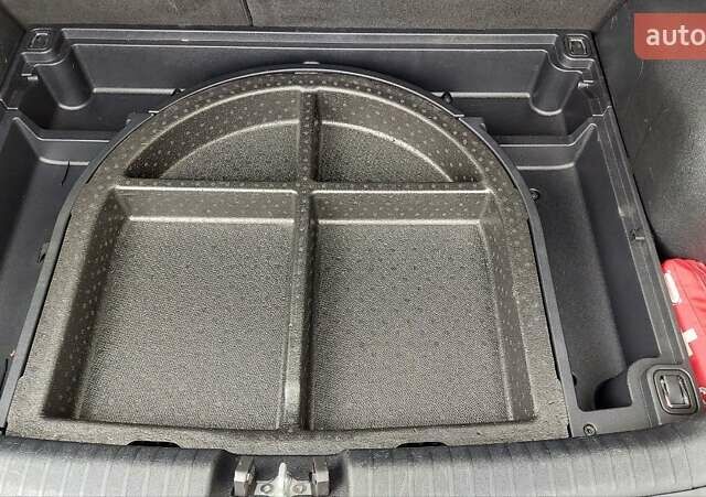 Білий Кіа Niro, об'ємом двигуна 1.58 л та пробігом 182 тис. км за 19200 $, фото 22 на Automoto.ua