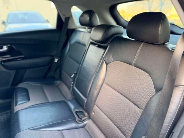 Білий Кіа Niro, об'ємом двигуна 1.6 л та пробігом 101 тис. км за 9000 $, фото 11 на Automoto.ua