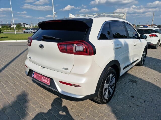 Белый Киа Niro, объемом двигателя 1.6 л и пробегом 170 тыс. км за 13500 $, фото 5 на Automoto.ua