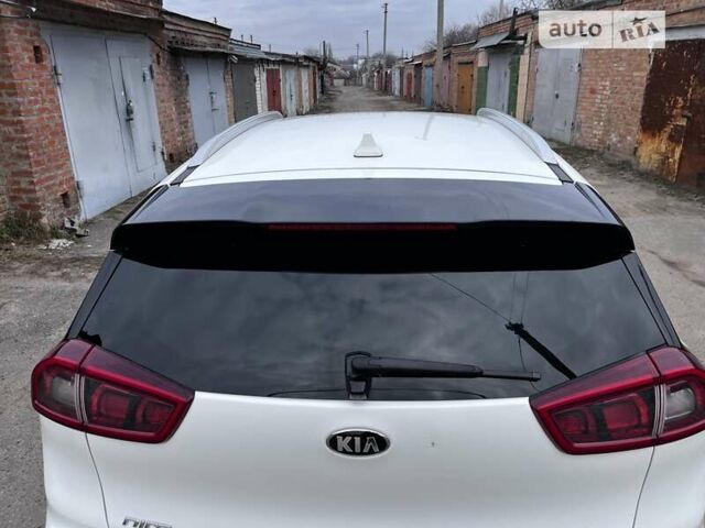 Білий Кіа Niro, об'ємом двигуна 0 л та пробігом 211 тис. км за 16400 $, фото 16 на Automoto.ua