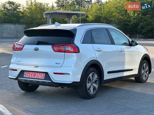Белый Киа Niro, объемом двигателя 1.58 л и пробегом 164 тыс. км за 15500 $, фото 6 на Automoto.ua
