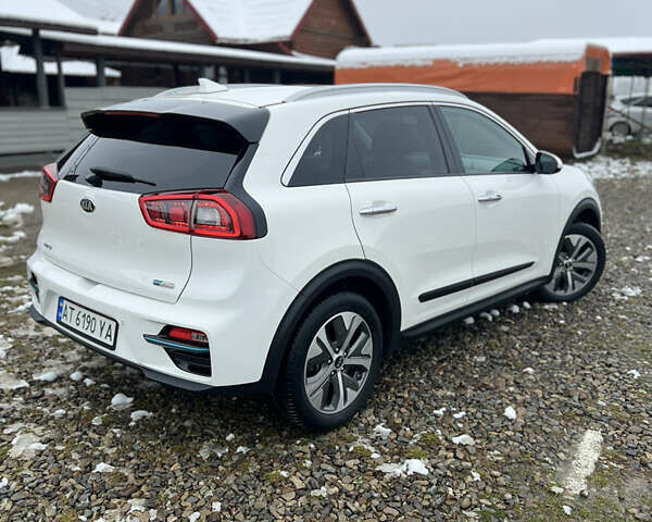 Белый Киа Niro, объемом двигателя 0 л и пробегом 137 тыс. км за 17999 $, фото 7 на Automoto.ua