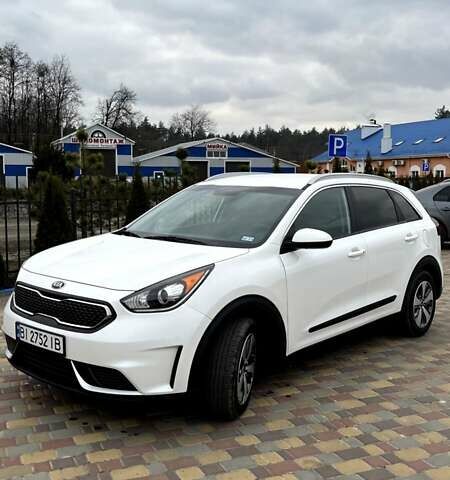 Белый Киа Niro, объемом двигателя 1.6 л и пробегом 73 тыс. км за 18600 $, фото 4 на Automoto.ua