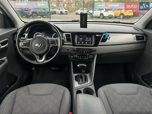 Білий Кіа Niro, об'ємом двигуна 1.58 л та пробігом 134 тис. км за 15999 $, фото 11 на Automoto.ua