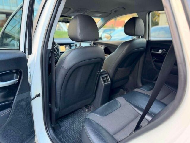 Білий Кіа Niro, об'ємом двигуна 1.6 л та пробігом 101 тис. км за 9000 $, фото 10 на Automoto.ua