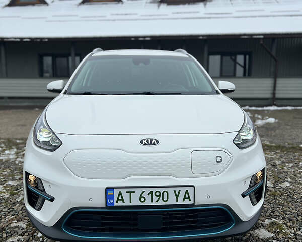Белый Киа Niro, объемом двигателя 0 л и пробегом 137 тыс. км за 17999 $, фото 2 на Automoto.ua