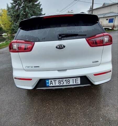 Білий Кіа Niro, об'ємом двигуна 1.58 л та пробігом 182 тис. км за 19200 $, фото 4 на Automoto.ua
