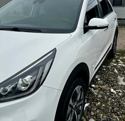 Белый Киа Niro, объемом двигателя 0 л и пробегом 137 тыс. км за 17999 $, фото 18 на Automoto.ua