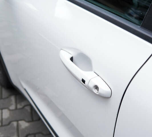 Белый Киа Niro, объемом двигателя 1.58 л и пробегом 325 тыс. км за 11200 $, фото 21 на Automoto.ua