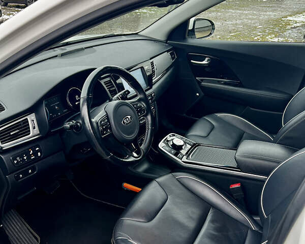 Белый Киа Niro, объемом двигателя 0 л и пробегом 137 тыс. км за 17999 $, фото 22 на Automoto.ua