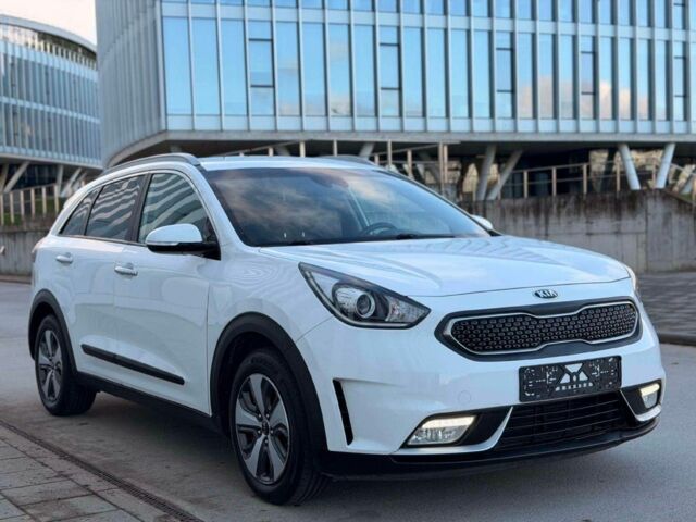 Білий Кіа Niro, об'ємом двигуна 1.6 л та пробігом 101 тис. км за 9000 $, фото 2 на Automoto.ua