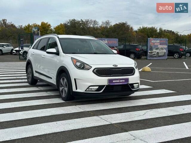Білий Кіа Niro, об'ємом двигуна 1.58 л та пробігом 134 тис. км за 15999 $, фото 2 на Automoto.ua