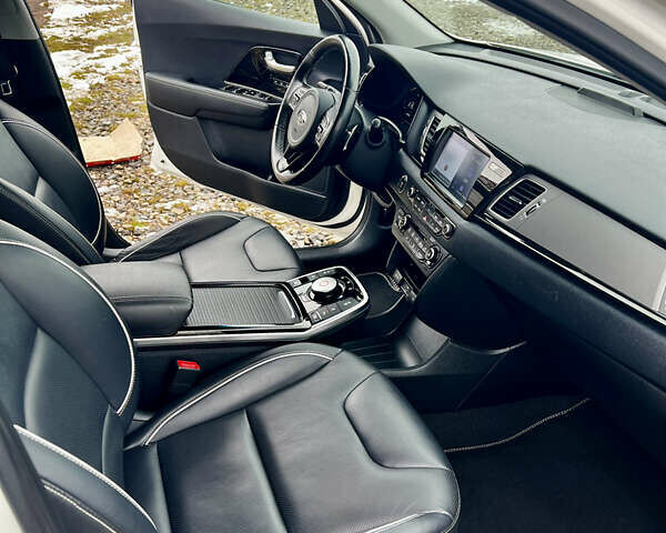 Белый Киа Niro, объемом двигателя 0 л и пробегом 137 тыс. км за 17999 $, фото 20 на Automoto.ua