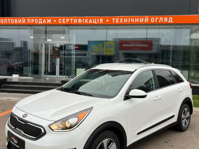Белый Киа Niro, объемом двигателя 1.6 л и пробегом 184 тыс. км за 16300 $, фото 1 на Automoto.ua