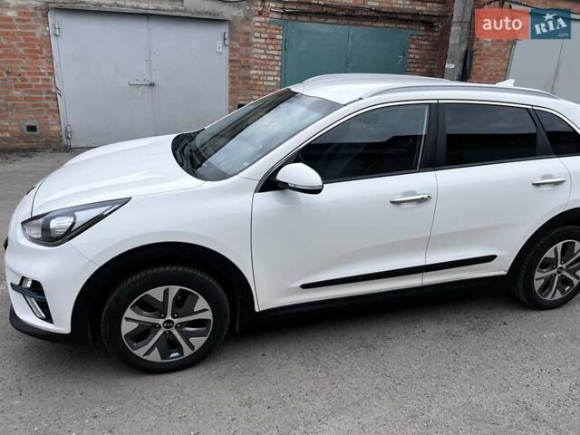 Білий Кіа Niro, об'ємом двигуна 0 л та пробігом 211 тис. км за 16400 $, фото 20 на Automoto.ua