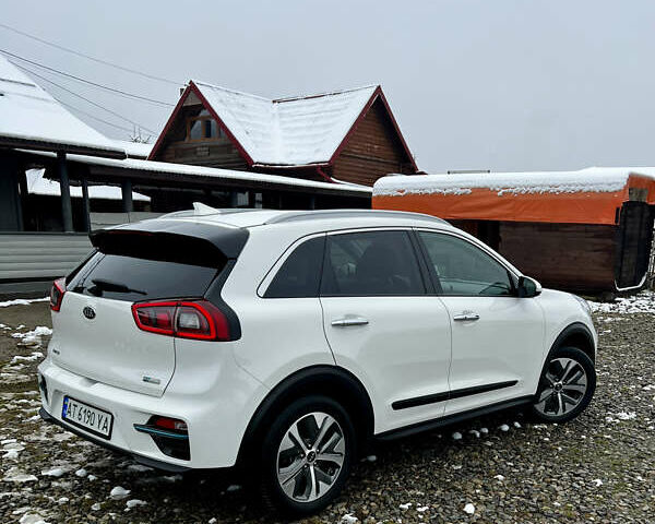 Белый Киа Niro, объемом двигателя 0 л и пробегом 137 тыс. км за 17999 $, фото 9 на Automoto.ua