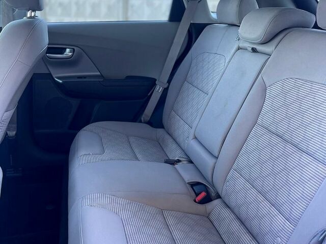 Білий Кіа Niro, об'ємом двигуна 1.6 л та пробігом 104 тис. км за 18200 $, фото 4 на Automoto.ua