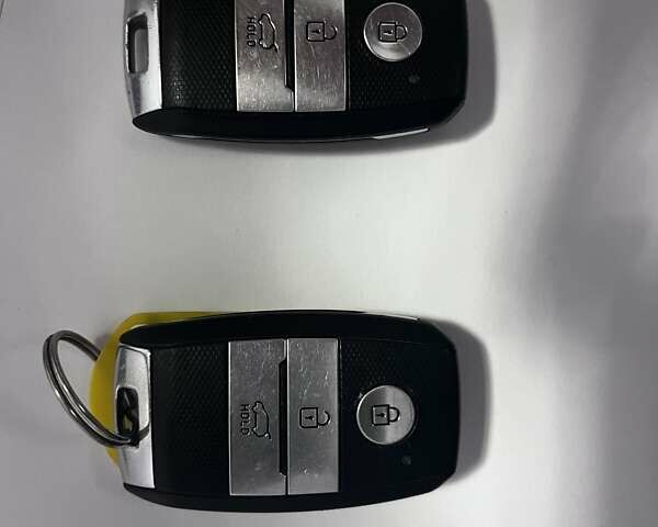 Білий Кіа Niro, об'ємом двигуна 0 л та пробігом 211 тис. км за 16400 $, фото 1 на Automoto.ua