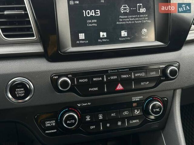 Білий Кіа Niro, об'ємом двигуна 1.58 л та пробігом 134 тис. км за 15999 $, фото 19 на Automoto.ua