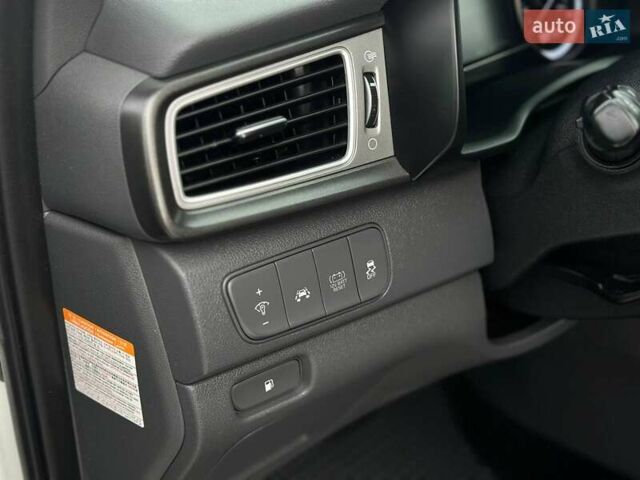 Білий Кіа Niro, об'ємом двигуна 1.58 л та пробігом 134 тис. км за 15999 $, фото 10 на Automoto.ua