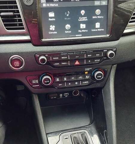 Білий Кіа Niro, об'ємом двигуна 1.58 л та пробігом 182 тис. км за 19200 $, фото 10 на Automoto.ua